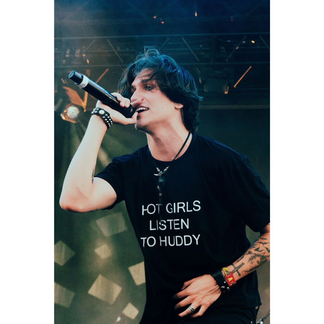 Hot Girls Listen To Huddy Tee